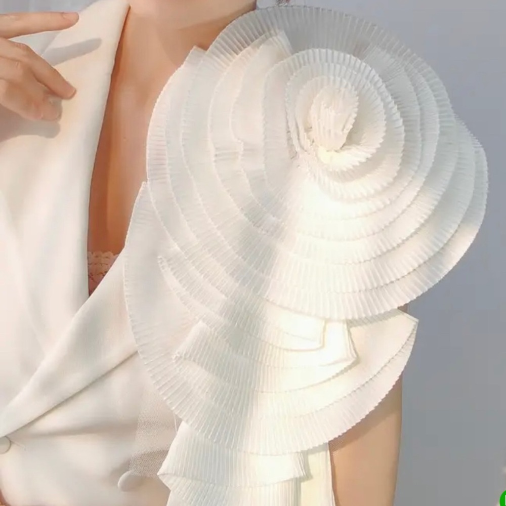 Elegant Ruffled Appliqué
